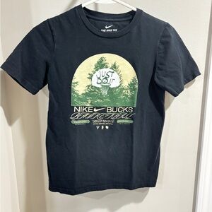Nike Black Short Sleeve Milwaukee Bucks Tee Youth Medium